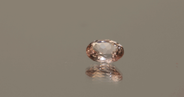 Pink sapphire gemstone, 1.01 carat, oval cut, unheated, loose gemstone, dimensions 7.04 × 5.51 × 3.01 mm, IGI certified.