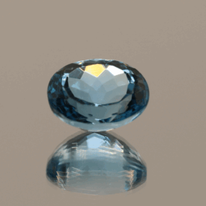Blue oval-shaped topaz, 8.48 carat, 12 × 9.9 × 7.3 mm, no treatment, unknown origin.