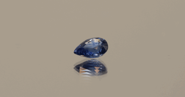 Blue pear-shaped sapphire, heat treated, unknown origin, 0.9 carat, dimensions 6.77 × 5.07 × 3.21 mm, AIG certified.