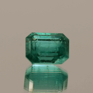 Natural green emerald gemstone 3.93 carats rectangular cut vivid green AA color insignificant oil treatment certified loose stone
