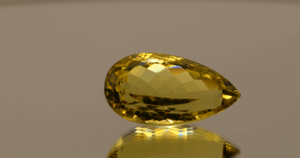 Lemon Quartz gemstone 14.52 carats, natural light yellow pear-cut, premium quality for jewelry