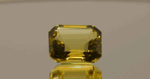 Lemon Quartz gemstone 14.85 carats, natural light yellow octagon-cut, premium quality for jewelry