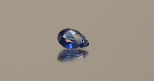 Blue pear-shaped sapphire, 1.08 carat, 7.21 × 5.89 × 3.02 mm, heat-treated, unknown origin, AIG certified.