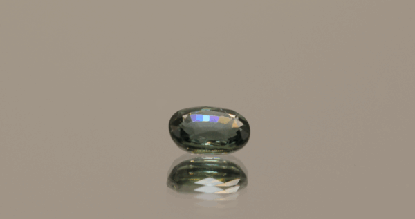 Greenish blue sapphire gemstone, 1 carat, oval cut, heat-treated, loose gemstone, dimensions 6.48 × 5.1 × 2.94 mm, origin Madagascar, GFCO certified.