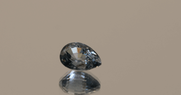 Blue pear-shaped sapphire, untreated, unknown origin, 1.4 carat, dimensions 7.82 × 5.38 × 4.11 mm, AIG certified.