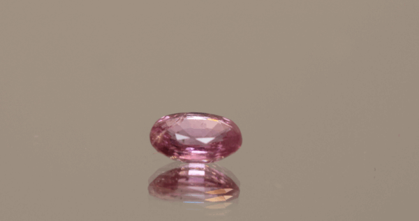 Pink sapphire gemstone 1.10 carat oval cut, heat treated, loose gemstone, dimensions 7.17 × 5.20 × 2.86 mm, IGS certified.