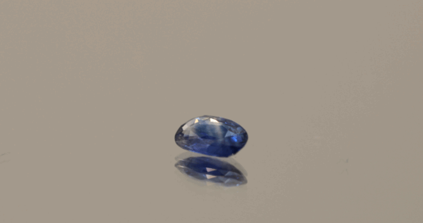Natural sapphire gemstone, 0.6 carat, oval cut, blue color, heat-treated, loose gemstone, dimensions 6.56 × 4.45 × 2.09 mm, origin unknown, AIG certified.
