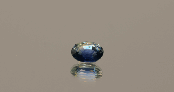 Natural sapphire gemstone, 0.93 carat, oval cut, cornflower blue color, heat-treated, loose gemstone, dimensions 6.81 × 5.09 × 3.20 mm, origin Madagascar, GFCO certified.