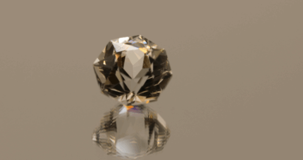 Faceted colorless Topaz gemstone, octagon cut, 8.5 carats, excellent clarity, ideal for fine jewelry.