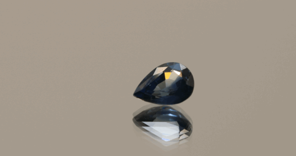 Blue pear-shaped sapphire, 0.92 carat, 6.99 × 5.10 × 3.43 mm, heat-treated, unknown origin, AIG certified.