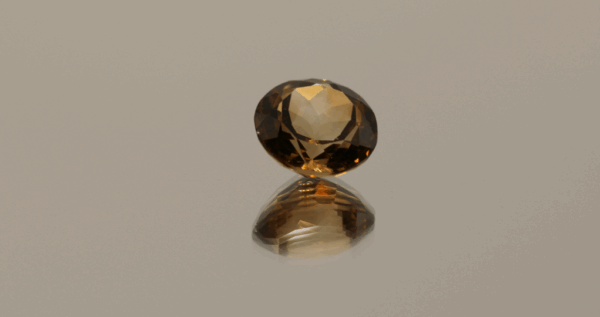 Faceted light brown Topaz gemstone, round cut, 4.33 carats, excellent clarity, ideal for fine jewelry.
