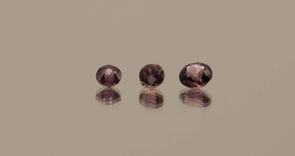Set of 3 round purple sapphires, untreated, Madagascar origin, total 0.87 carat, dimensions 4.36 × 4.3 × 2.95 mm, AIG certified.