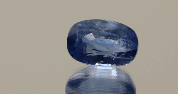 Blue sapphire gemstone, 8.65 carat, oval cut, heat treated, Sri Lanka origin, loose gemstone, dimensions 13.03 × 8.62 × 7.66 mm, AIG certified.
