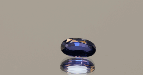 Violetish blue. Sapphire Color Change Oval gemstone with color change effect, 1.16 carat, oval cut, untreated, loose gemstone, dimensions 7.89 × 4.80 × 3.21 mm, IGI certified.
