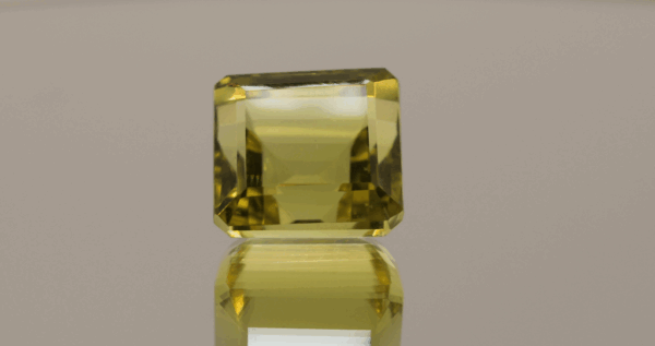 Lemon Quartz gemstone 17.93 carats, natural light yellow octagon-cut, premium quality for jewelry
