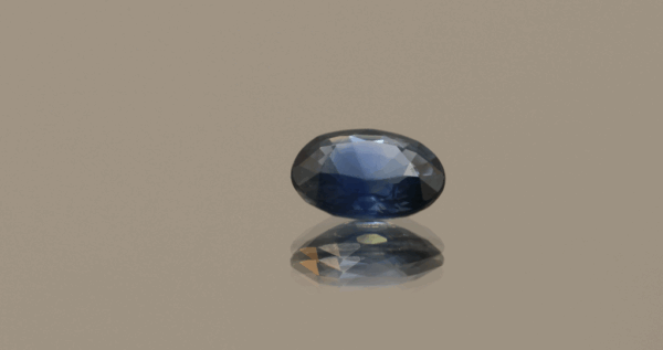 Blue sapphire gemstone, 0.98 carat, oval cut, heat-treated, loose gemstone, dimensions 7 × 5.31 × 2.98 mm, origin unknown, AIG certified.