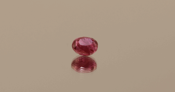 Pinkish red ruby stone, 1.38 carat, oval cut, unheated, origin Mozambique, dimensions 6.27 × 5.19 × 4.15 mm. Perfect for rings, pendants, or custom jewelry. AIG certified (GEM20240821119373).