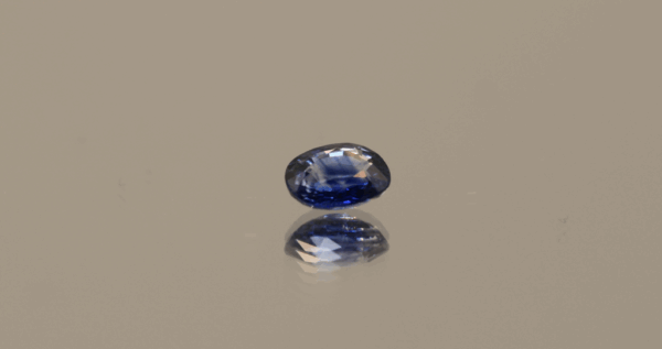 Natural sapphire gemstone, 0.72 carat, oval cut, blue color, heat-treated, loose gemstone, dimensions 5.66 × 4.86 × 2.74 mm, origin unknown, AIG certified.