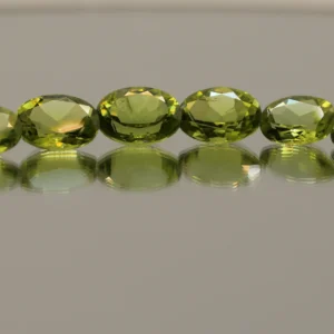 PERIDOT OVAL 13.6 CT