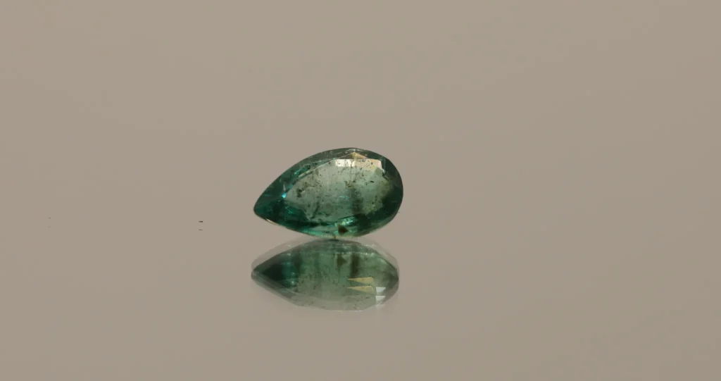 GREEN EMERALD CUT PEAR 1.13 CT