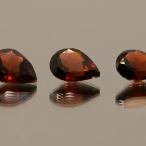 GARNET PEAR 5.23 CT