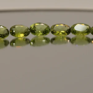 PERIDOT OVAL 24.3 CT