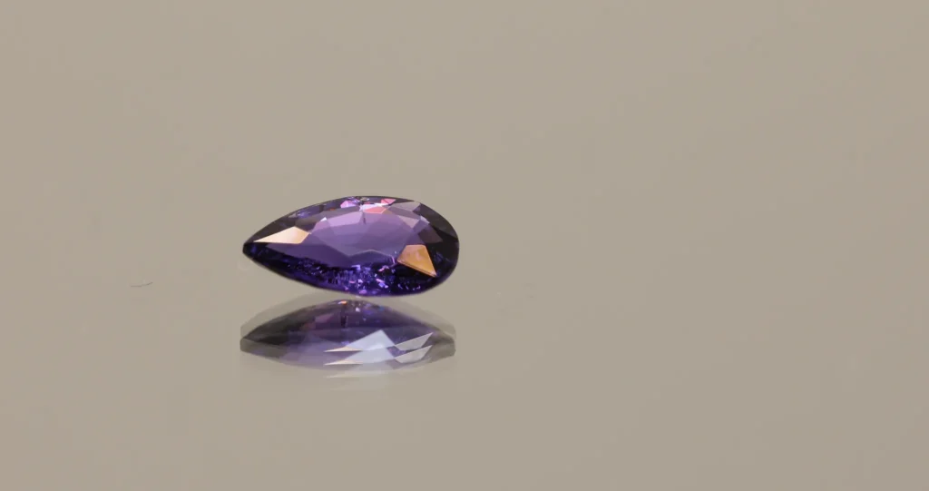 Natural color change sapphire, pear cut, 1.18 ct